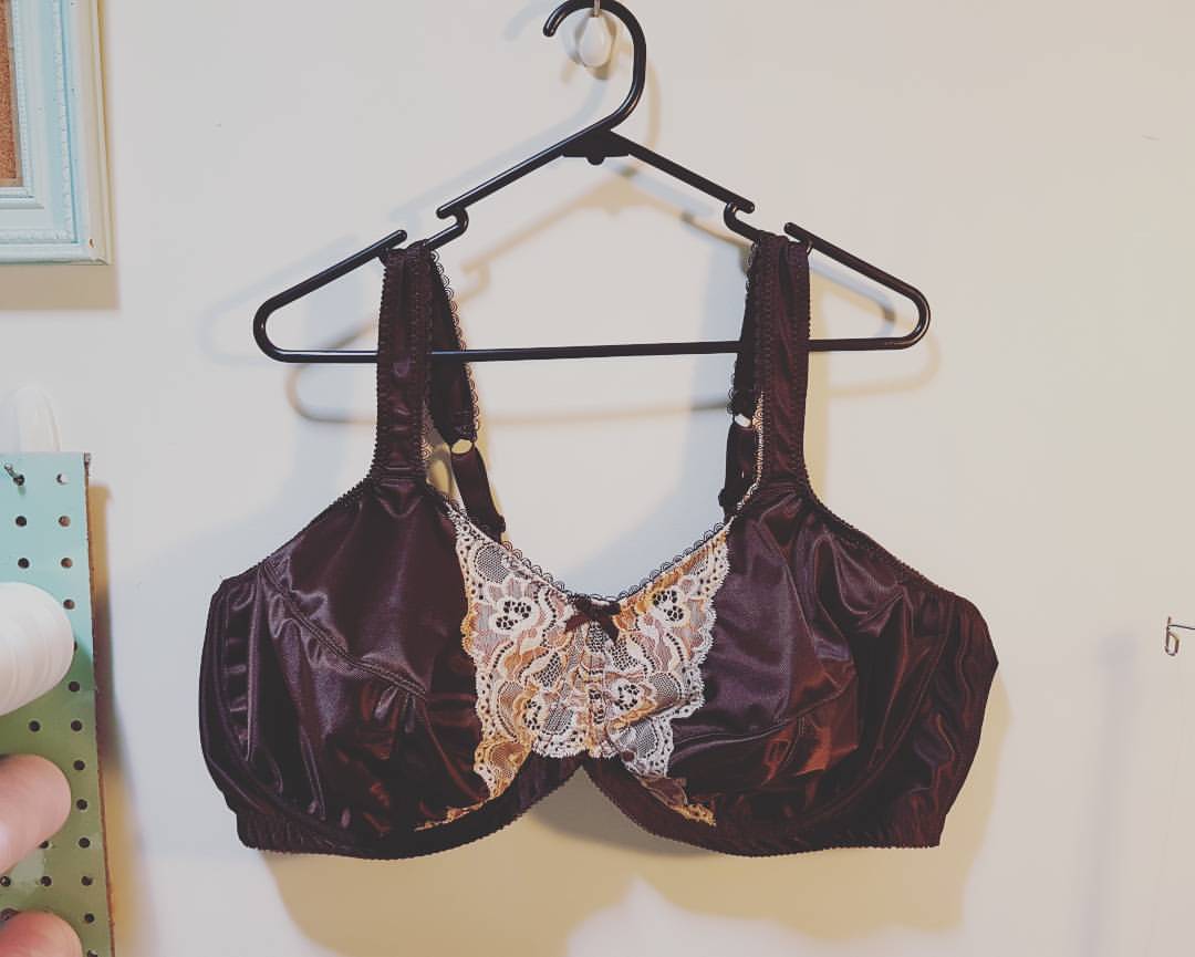 This was my first "good" bra after splitting the lower cup. I added some lovely caramel coloured lace to the chocolate duoplex (my favourite bra making fabric so far) to create a butterfly effect between the cups and bridge.